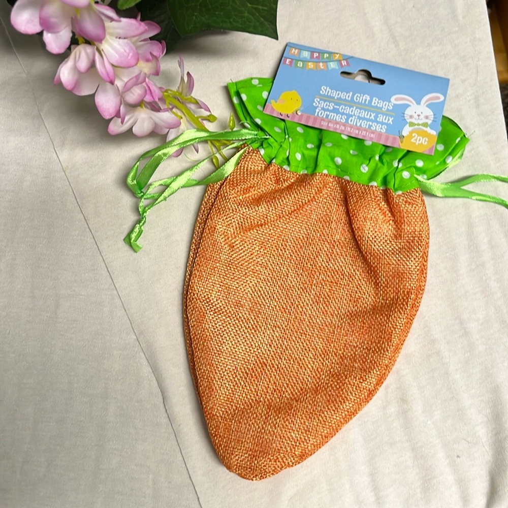 Carrot shaped gift bags